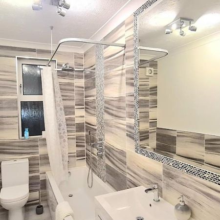 Spacious 3 Bed Flat Near The Sea With Parking بورنماوث المظهر الخارجي الصورة