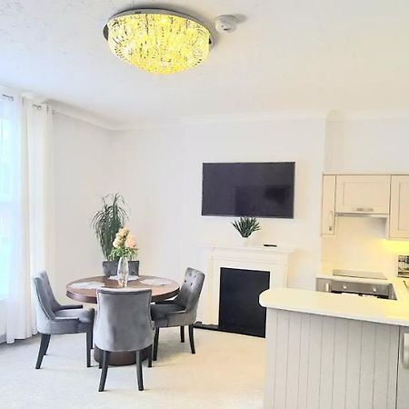 Spacious 3 Bed Flat Near The Sea With Parking بورنماوث المظهر الخارجي الصورة