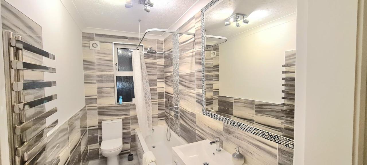 Spacious 3 Bed Flat Near The Sea With Parking بورنماوث المظهر الخارجي الصورة