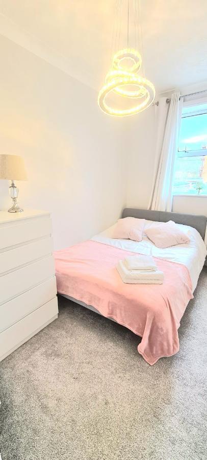 Spacious 3 Bed Flat Near The Sea With Parking بورنماوث المظهر الخارجي الصورة