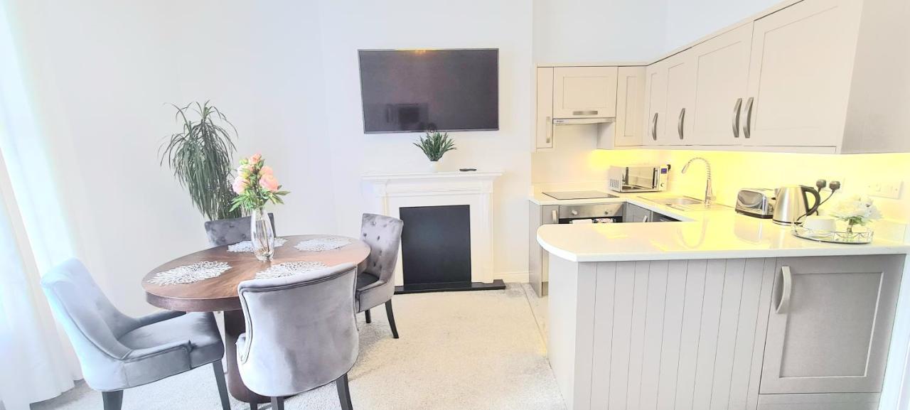 Spacious 3 Bed Flat Near The Sea With Parking بورنماوث المظهر الخارجي الصورة