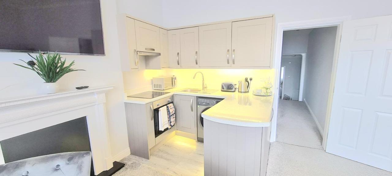 Spacious 3 Bed Flat Near The Sea With Parking بورنماوث المظهر الخارجي الصورة