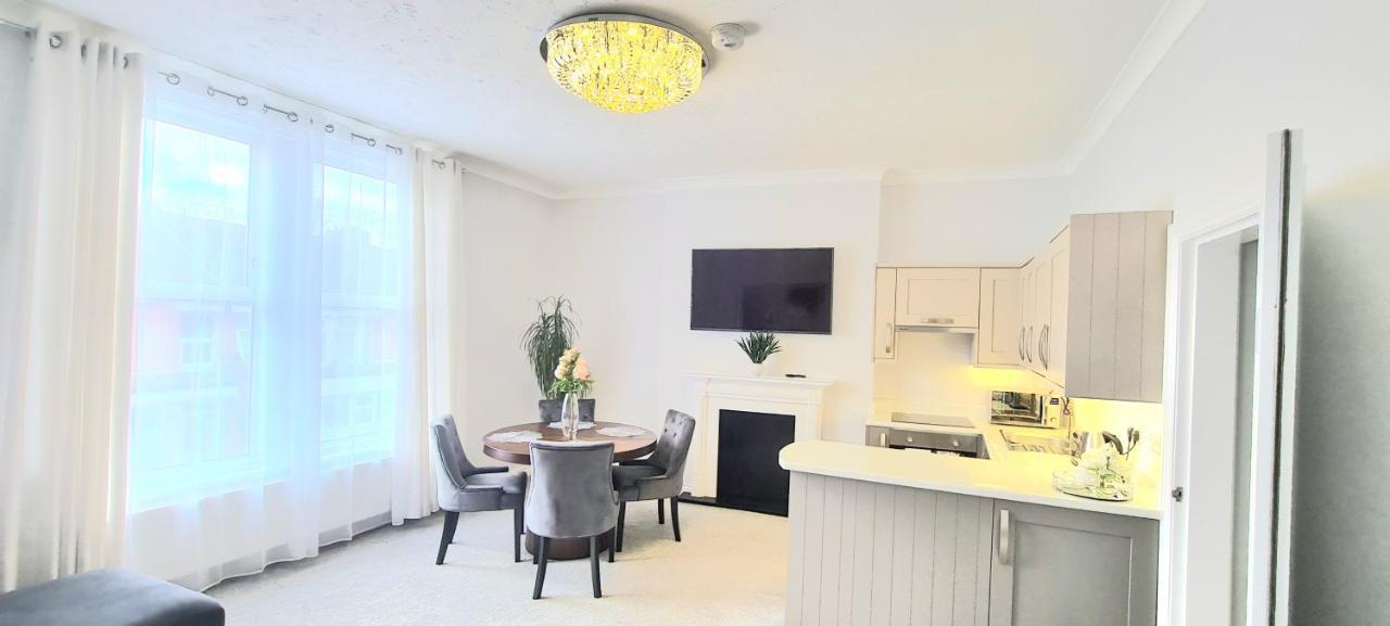 Spacious 3 Bed Flat Near The Sea With Parking بورنماوث المظهر الخارجي الصورة