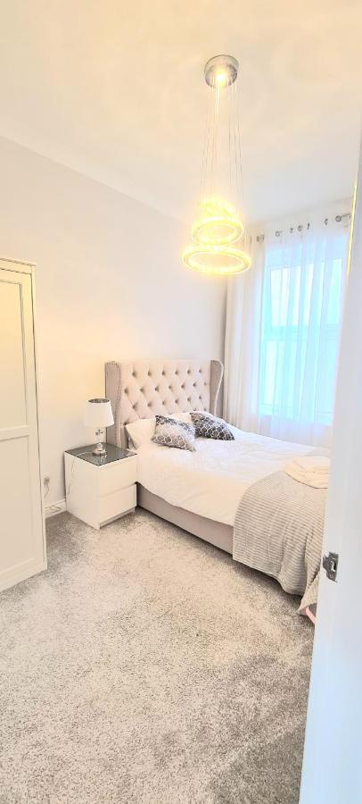Spacious 3 Bed Flat Near The Sea With Parking بورنماوث المظهر الخارجي الصورة