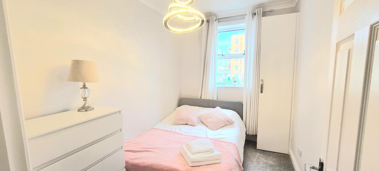Spacious 3 Bed Flat Near The Sea With Parking بورنماوث المظهر الخارجي الصورة