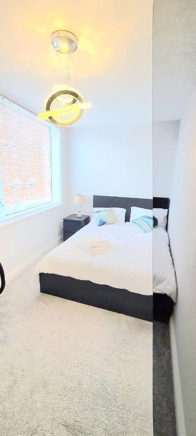Spacious 3 Bed Flat Near The Sea With Parking بورنماوث المظهر الخارجي الصورة